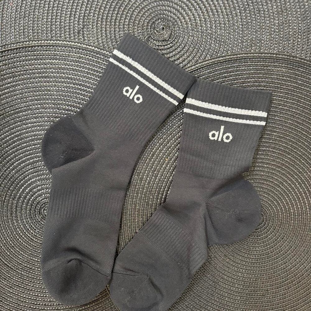 Alo yoga grey socks yogawear